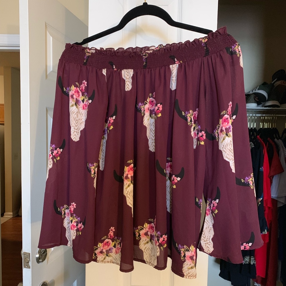 Maroon off-the-shoulder flower cow head top